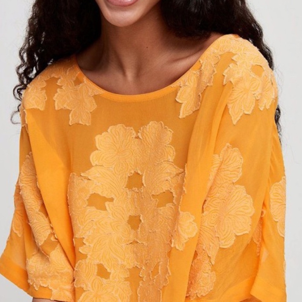 Woman’s aritzia yellow cropped floral blouse